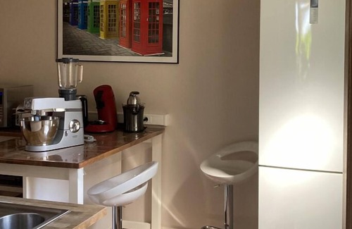 Caumont-sur-Durance Apartment | 5 minutes from the Avignon sud freeway exit, Mas du Gros Vincent in Vaucluse.