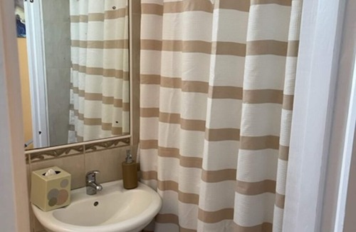 Saint Martins Cottage | 5 minutes from airport!