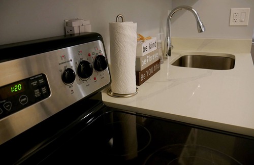 College Park Apartment | 5 minutes from Atlanta International Airport and Georgia International Convention Center