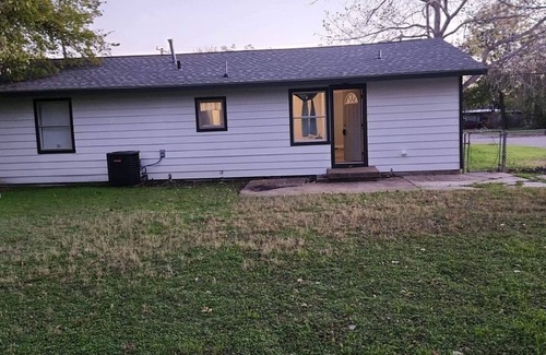 Mineral Wells House | 5 Minutes from Downtown! Cheerful Four Bedroom Home