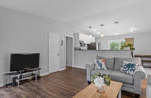 Cape Carteret House | 5 minutes from Emerald Isle Beach!