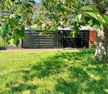 Bramcote House | 5 minutes from M1 Sleeps up to 7 Perfect For Contractors Leisure Stays Relocators King or Twin Bed Options