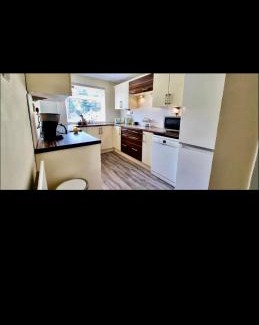 Bramcote House | 5 minutes from M1 Sleeps up to 7 Perfect For Contractors Leisure Stays Relocators King or Twin Bed Options