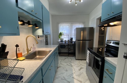 Parma House | 5 minutes from major highways, close to EVERYTHNIG!