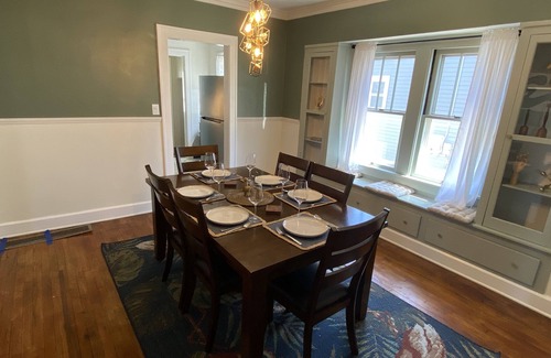Parma House | 5 minutes from major highways, close to EVERYTHNIG!