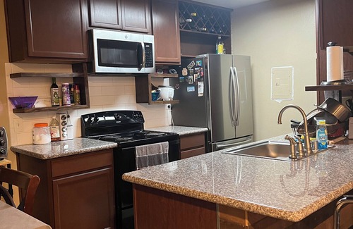 Valencia Condo | 5 Minutes from Six Flags & 30 minutes from Los Angeles