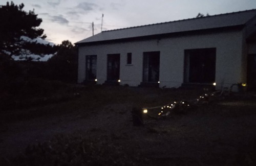 Roundstone Cottage | 5 minutes from the beach quiet house with every room opening onto the garden