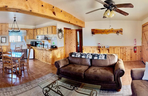 Paulden Cabin | 5 minutes from the world-famous Gunsite Firearms Academy!