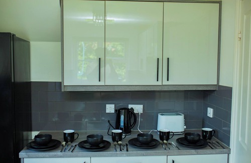 Stonnall House | 5 minutes to Castle Vale! Family-sized house with pool table