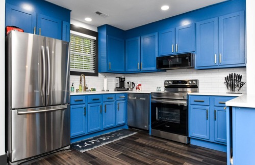 Welcome House | 5 Minutes to Downtown + Pet Friendly + King Bed!