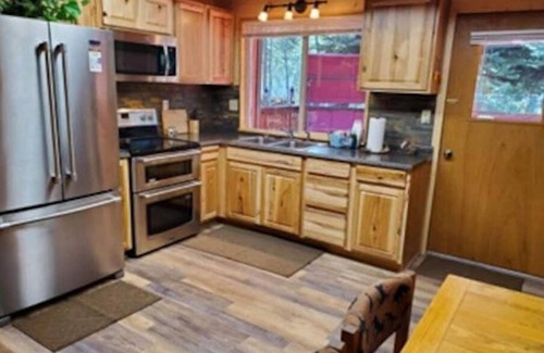 Island Park Cabin | 5 minutes to Henry's Lake & 20 minutes to Yellowstone!