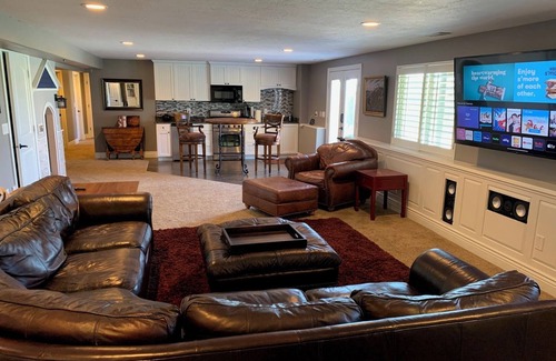 Farmington House | 5 minutes to Lagoon and Station Park! Private Guest Suite in Excellent Location