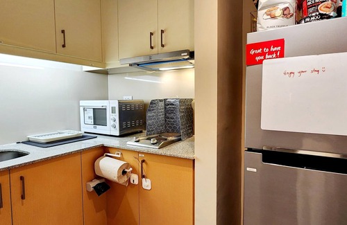 Pinagsama Condo | 5 minutes to Mall/Uptown Parksuites 1-bedroom with Parking and Balcony