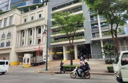 Pinagsama Condo | 5 minutes to Mall/Uptown Parksuites 1-bedroom with Parking and Balcony
