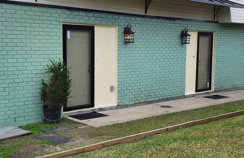 Harvey Apartment | 5 minutes to New Orleans a Reno 2bedroom/1 & half bathroom apartment in Harvey