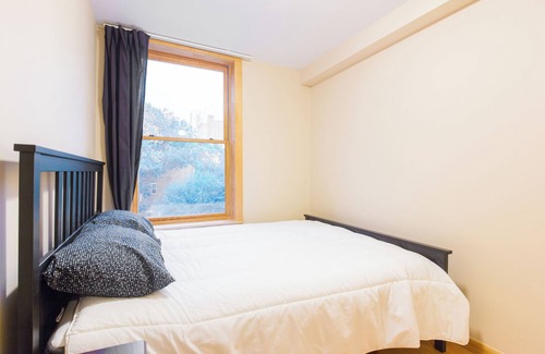Harsimus Cove Apartment | 5 minutes to NYC! 6 Bedrooms! 3 Bathrooms! Amazing Location!!!!
