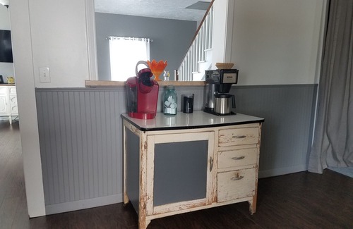 Clymer House | 5 minutes to Peek n Peak, Large private yard, and on site Hot tub