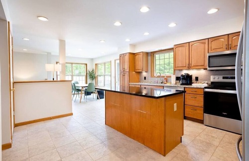 Gansevoort House | 5 Minutes to Saratoga spacious 5 bedroom home