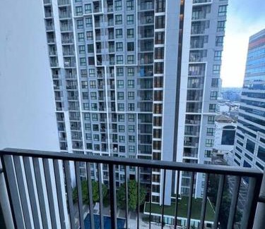 Ratchadaphisek Apartment | 5 minutes to Suthisan MRT Station