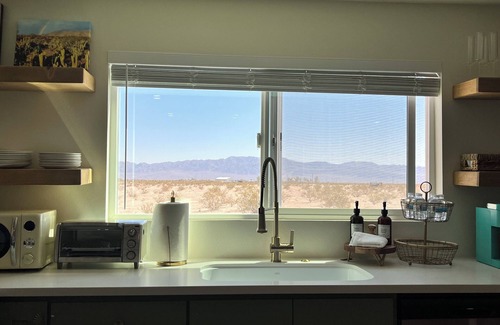 Wonder Valley House | 5 minutes to the Joshua Tree National Park North Entrance with backyard patio
