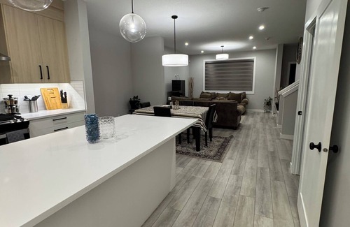 Chestermere House | 5 minutes to the chestermere lake! spacious family home.