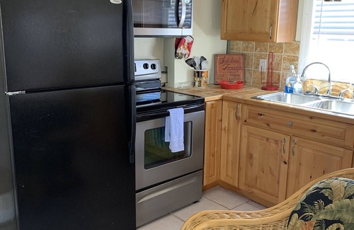 Englewood House | 5 minutes to the Englewood Beach!