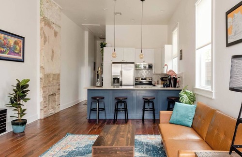 Bayou St. John House | 5 Minutes to the French Quarter and More! W/Pink Piano and Huge Ceilings!