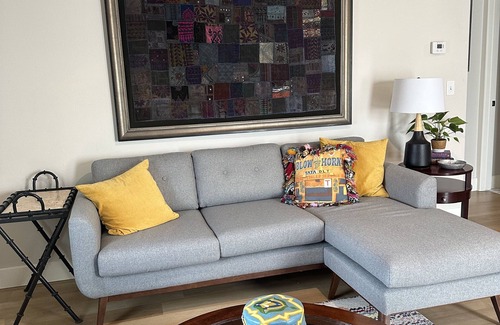 Downtown Apartment | 5 minutes to the Momentary & 8th St Market- The Benton #411