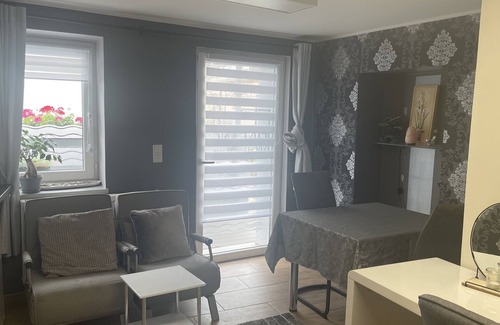 Feyen-Weismark Apartment | 5 minutes to the Moselle, bus stop right outside the front door to the center.