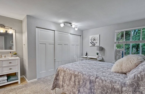 West Ridge House | 5 minutes to the Woodinville Wine district & Totem lake Village , 2 Queen Beds