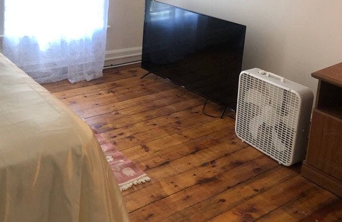 Binghamton House | 5 minutes to UHS and the shops.