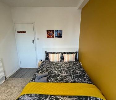 Mapesbury House | 5 minutes to Wembley Rooms