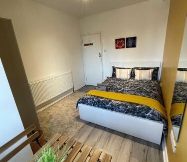 Mapesbury House | 5 minutes to Wembley Rooms