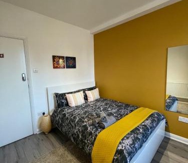 Mapesbury House | 5 minutes to Wembley Rooms