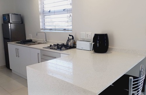 Trawal Apartment | 5 minutes to world famous beach, 1GB Wi-fi, Solar, centrally located