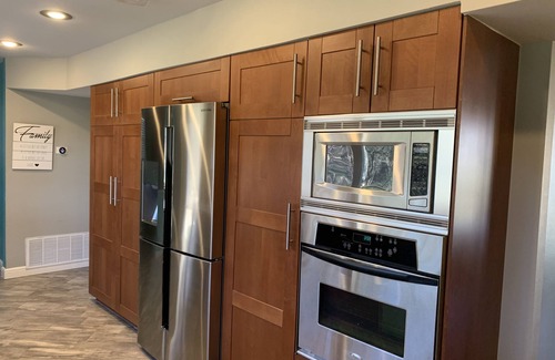 West Lake Hills House | 5 minutes to Zilker Park! Family home on wooded lot w/sport court
