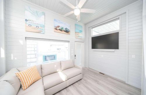 Parker Strip House | 5 O'Clock Somewhere, Roadrunner Bungalow