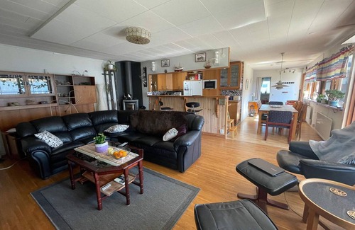 Vastra Frolunda House | 5 person holiday home in VÄSTRA FRÖLUNDA