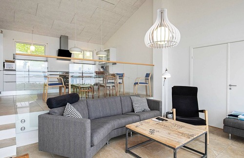Hvalpsund House | 5 person holiday home in Farsø