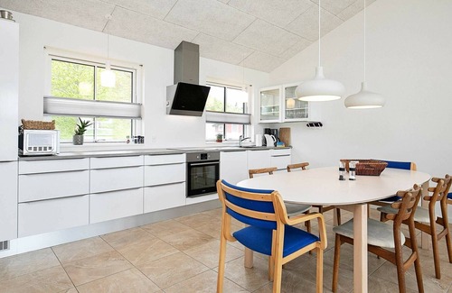 Hvalpsund House | 5 person holiday home in Farsø
