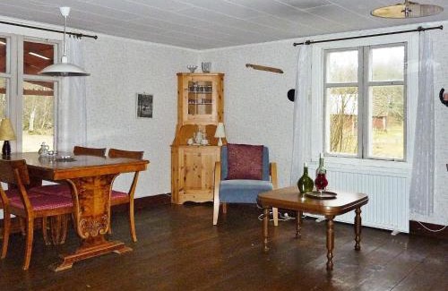 Kalvsvik House | 5 person holiday home in KALVSVIK