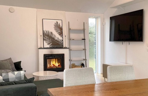 Saro House | 5 person holiday home in Kullavik