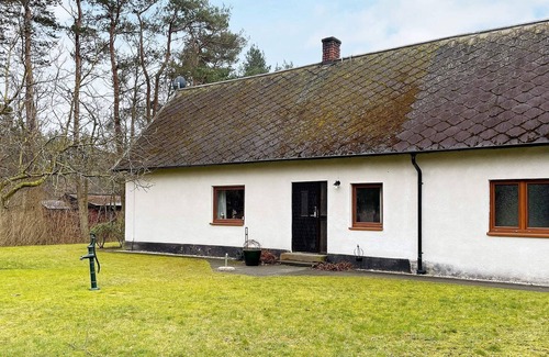 Sandskogen House | 5 person holiday home in LÖDDEKÖPINGE