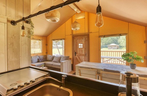 Zeewolde House | 5-person Lodge with its own kitchen, bathroom and hotel-quality beds