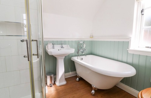 Brantingham Cottage | 5 POND VIEW COTTAGES, pet friendly, with a garden in South Cave