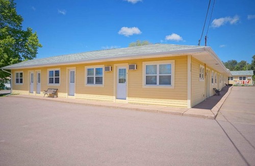 Summerside Apartment | (5) Private Double Suite at Green Acres Summerside