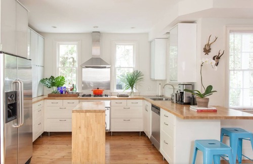 Radcliffeborough House | 5 Queen Beds, Historic Walkable Downtown Living