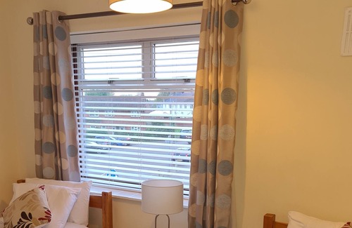 Corby House | 5✳self-catering house-5 beds-driveway parking-netflix-wifi