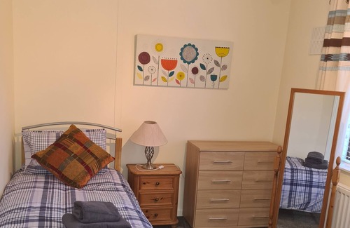 Corby House | 5✳self-catering house-5 beds-driveway parking-netflix-wifi