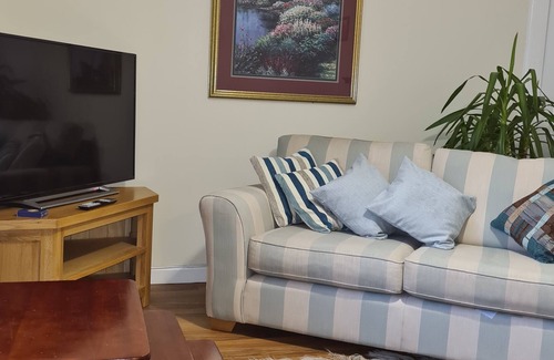 Corby House | 5✳self-catering house-5 beds-driveway parking-netflix-wifi